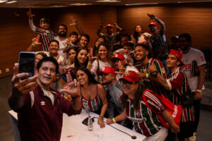 Sócios do Fluminense resgatam experiência e encontram Germán Cano no Maracanã