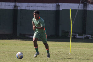 Atacante do Fluminense projeta duelo com Bahia e espera dificuldades no Brasileirão Sub-17
