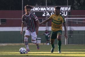 Lateral do sub-17 revela inspiração em Guga para marcar pelo Fluminense no Brasileirão