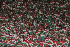 Fluminense distribuirá 10 mil bandeirinhas para os torcedores que forem assistir aos jogos nos EUA