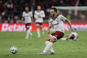 Renê se destaca nas estatísticas em vitória do Fluminense contra o Inter; veja os números