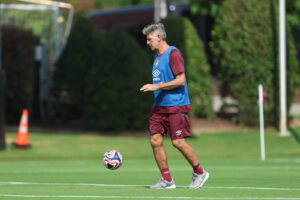 Ainda com um longo caminho pela frente, Renato pode entrar no top 3 de técnicos com mais jogos pelo Fluminense
