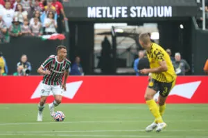 Renê elogia atuação do Fluminense contra o Borussia e considera o próximo jogo como decisivo