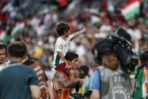 Nas redes, Fluminense registra momento entre Cano e Lorenzo: “Essa dupla tem todo o meu amor”