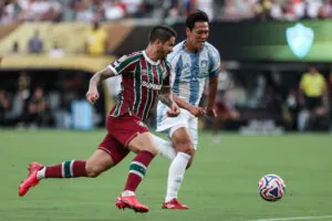 Renato Gaúcho pede apoio da torcida à Everaldo: “Precisa de confiança”