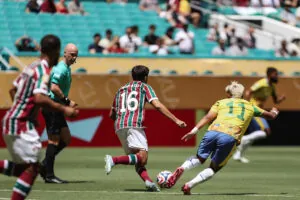 Analista compara meio do Fluminense contra Borussia e Mamelodi; Veja os números