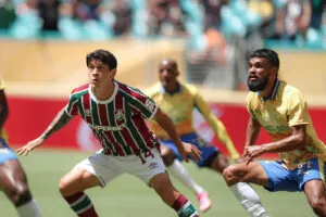 Loucos da cabeça! Jogadores do Fluminense celebram classificação no Mundial