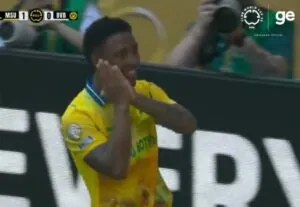 Analista destaca meia brasileiro do Mamelodi, adversário do Fluminense