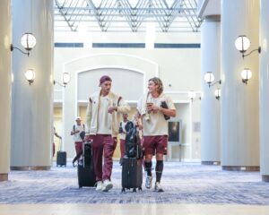Fluminense divulga imagens da chegada em Nova Jersey