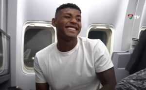 Fluminense divulga bastidores de viagem aos EUA; Hércules e Baya se enrolam no inglês: “Entendi nada”