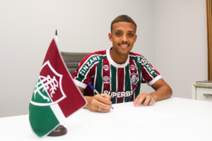 “Grato a Deus pela oportunidade de seguir essa trajetória”, diz Davi Melo após renovação com o Fluminense