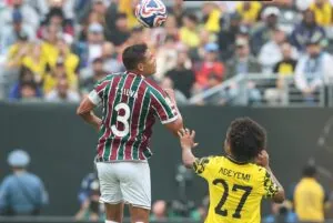 Zagueiro do Fluminense liderou primeira rodada do Mundial em duelos aéreos vencidos