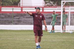 Técnico do Fluminense projeta duelo que vale a liderança contra o São Paulo no sub-17