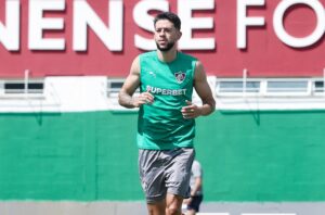 Zagueiro do Fluminense completa 26 anos nesta quinta