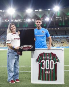 Camisa e placa: Fluminense destaca homenagem a Martinelli em suas redes sociais