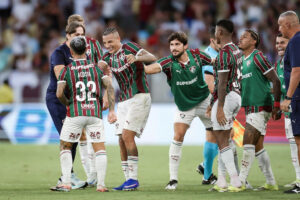 Titular do Fluminense está pendurado e pode desfalcar equipe contra o Bahia