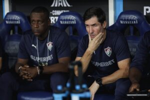 “Os torcedores não podem reclamar nada dos jogadores”, dispara auxiliar do Fluminense