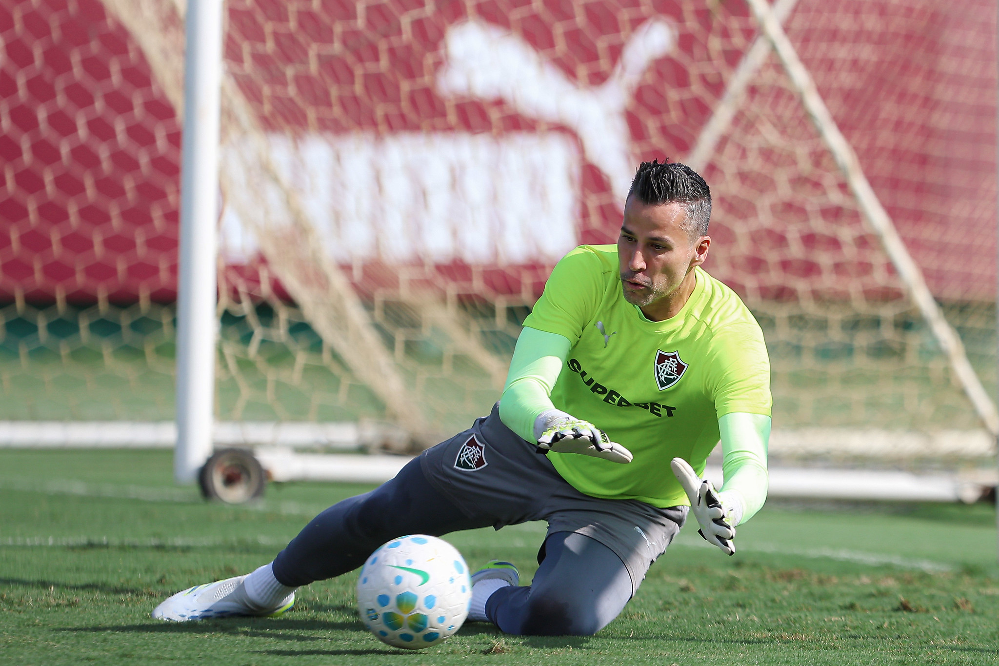 Fábio completa 46 anos em alta no gol do Fluminense