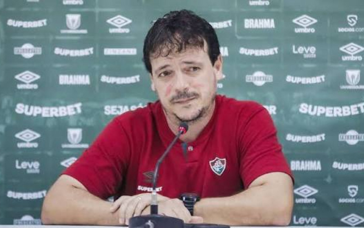 Horas antes de comandar o Corinthians, Diniz dá entrevista na sede do Fluminense e abre o coração sobre Angioni: “Um cara único”