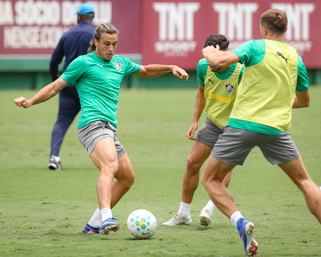 Fluminense enfrenta Internacional em busca de recuperação no Brasileirão